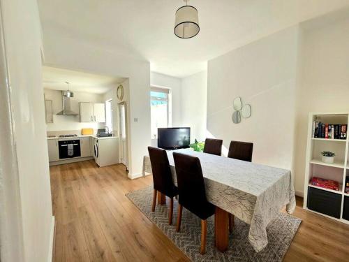 Facilities, Entire house, Waterloo, free street parking in Crosby
