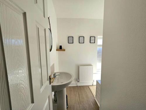 Entire house, Waterloo, free street parking in Crosby