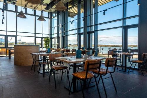 Restaurant, Entire house, Waterloo, free street parking in Crosby