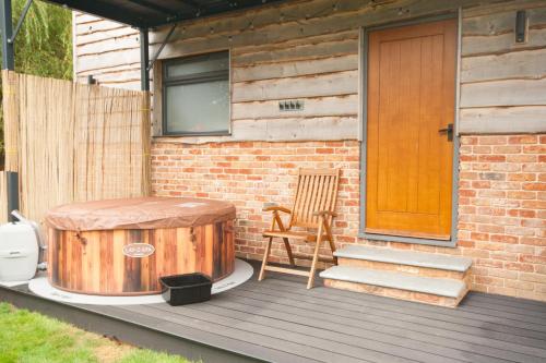 bubbelbad, Luxury three bedroom property with hot tub in West Wellow