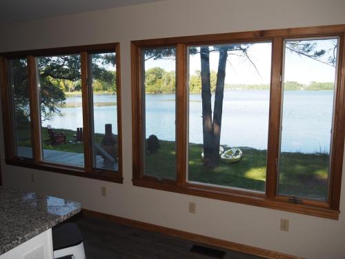 New! A Short's Walk - Lakefront W Spa & Kayaks!