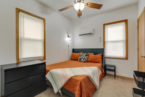 Cozy Westmont Home Walk to Metra Station! in Westmont, USA