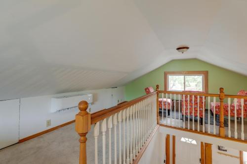 Cozy Westmont Home Walk to Metra Station! in Westmont (IL)