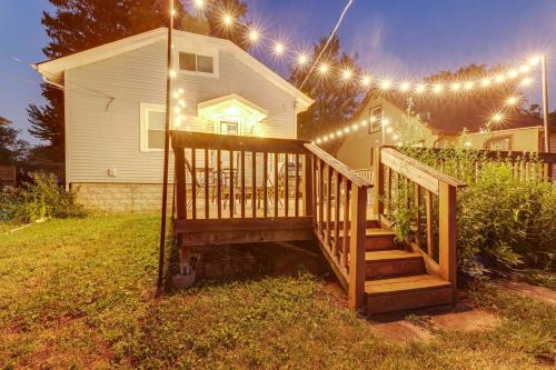 Cozy Westmont Home Walk to Metra Station! in Westmont (IL)