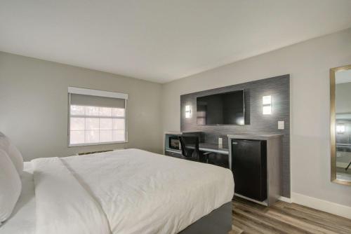 Clarion Pointe Tampa-Brandon Near Fairgrounds and Casino in Tampa, USA