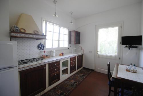 virtuve, Country House Villa Geminiani in Montalto delle Marche
