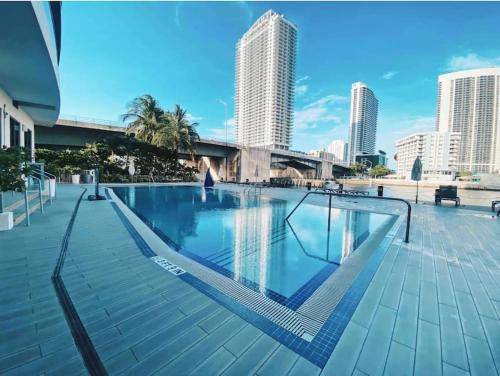 Water View Building With Pool - 5-Min Walk To The Beach