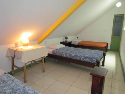 3 twin beds