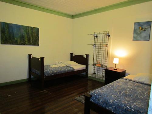 2 twin beds