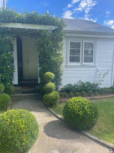 Utvendig, Alloa Petite in Featherston