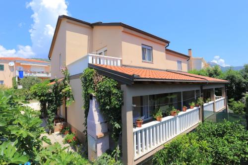 Holiday house with a parking space Kastel Stafilic, Kastela - 21506 – khách sạn tại Rudine
