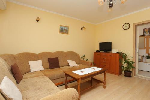 Holiday house with a parking space Kastel Stafilic Kastela - 21506 - image 3