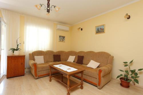Holiday house with a parking space Kastel Stafilic, Kastela - 21506, Kastel Novi (fotografie 3)
