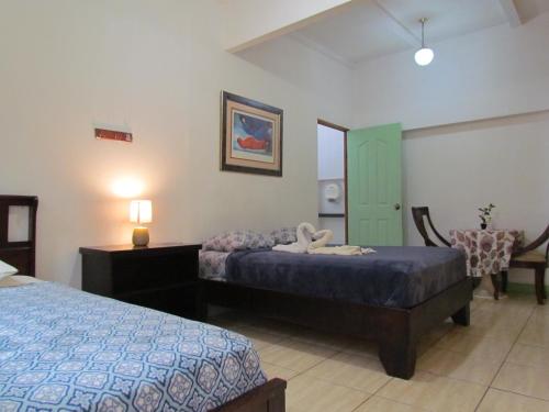1 double bed, 1 twin bed