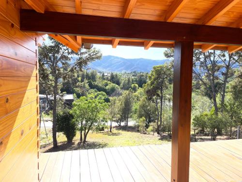 Casa y cabaña vista a las sierras