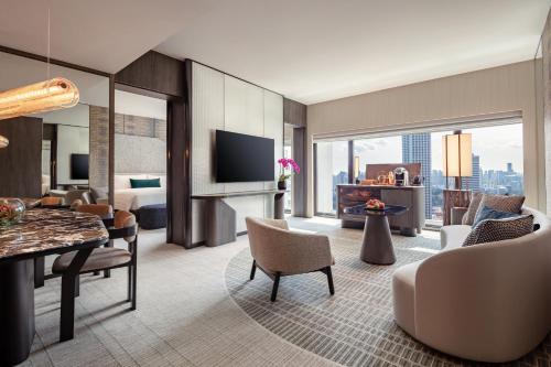 Premier Suite room in Pan Pacific Singapore