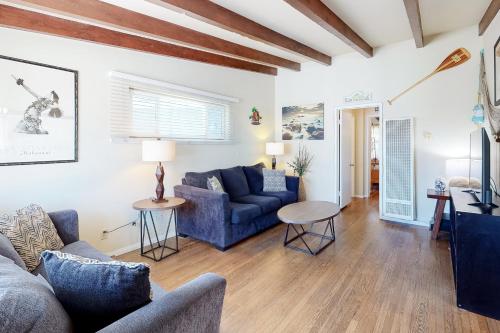 Nautical Newport DuplexUpper Unit in Newport Beach, USA