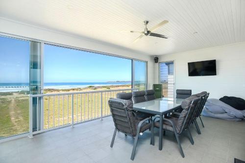 Executive Accommodation Absolute Beach Front