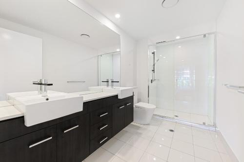 476519312 Harbour Quays Apartments