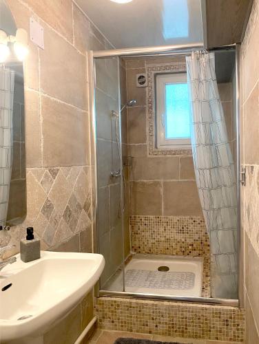 Duša, Appartement avec accès privé à la rivière (Appartement avec acces prive a la riviere) in Ladern-sur-Lauquet