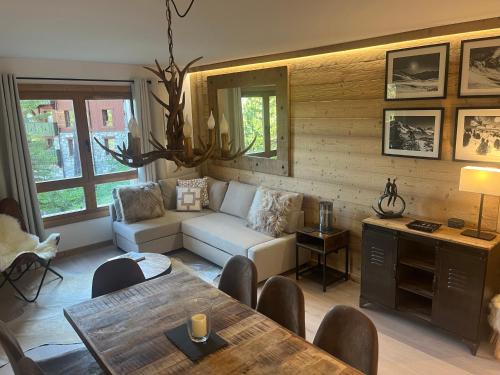 Arc 1950 Ski in Ski out and Spa- Newly refurbished 153 Sources De Marie- 2 bedroom , 2 bathroom-Sleeps 4-6, Mont Blanc view from every window, Free WiFi Les Arcs 1950