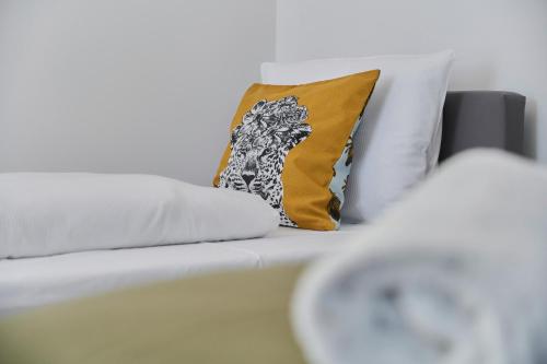 City Center Mirrors Apartment with Parking by Noclegi Renters, Wrocław (photo 10)