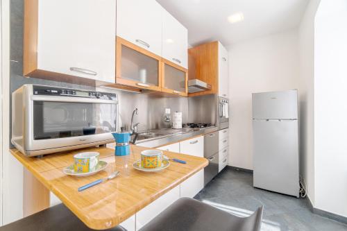  Comfy Apartment x4 - w/ Balcony in Genua