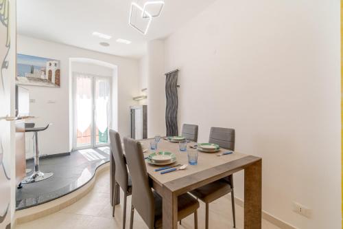 Comfy Apartment x4 - w/ Balcony in Genua