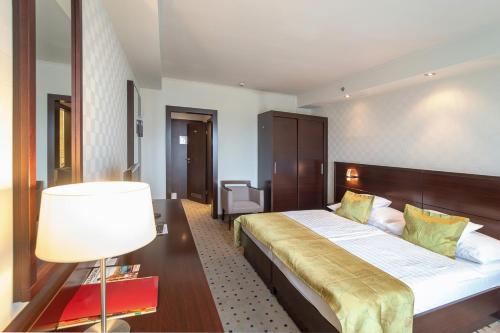 476542584 Hunguest Hotel Gyula