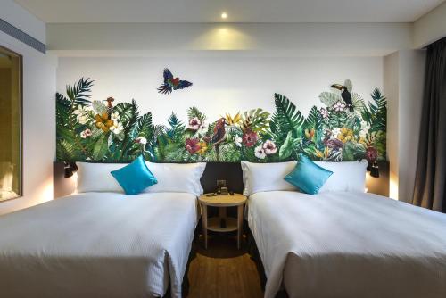 Standard Quadruple Room image 2
