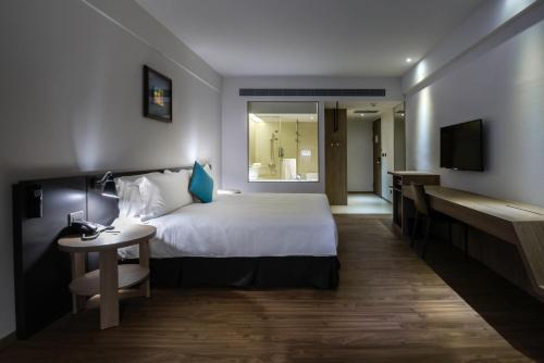 room detail thumbnail 1