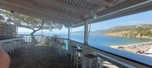 해변, Queen Aspri apartment 3' min to the beach! in 안티키라