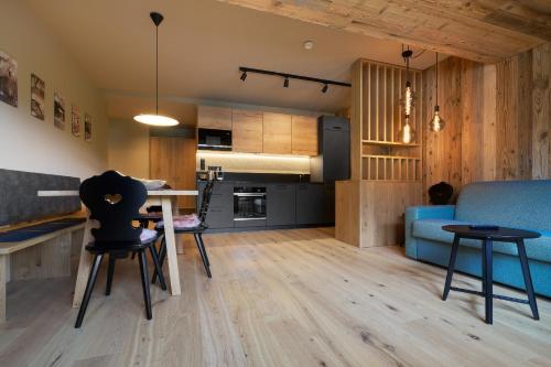 2 bedrooms, 3 beds