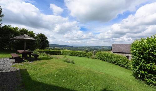 Dārzs, Rhiwddu Barns - Brecon Beacons National Park in Gvinfī