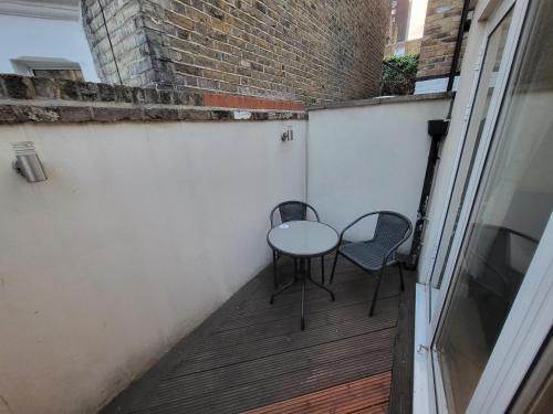 Large 4 Bedroom House in Central London - image 13