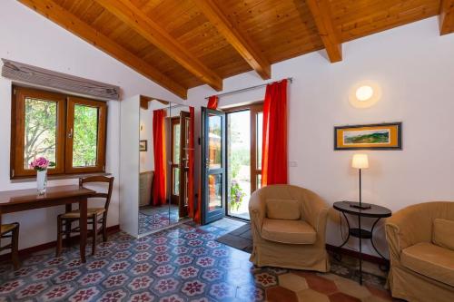 Tiny-House im Olivenhain - 1km zum Strand- Cilentissimo, Castellabate (photo 3)