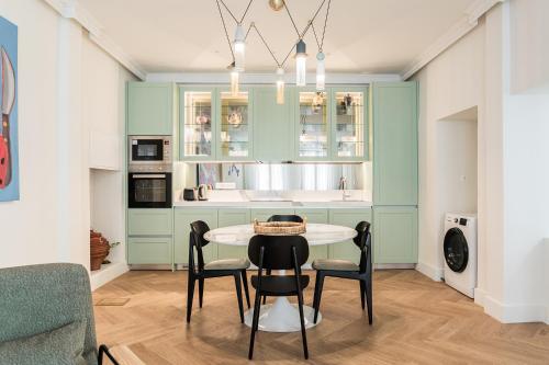 Chic & central Athenian apartment! EV4 - image 6