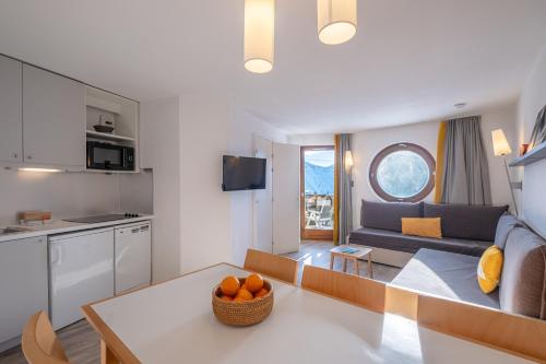 Shared lounge/TV area, Residence Pierre & Vacances Saskia Falaise in Morzine