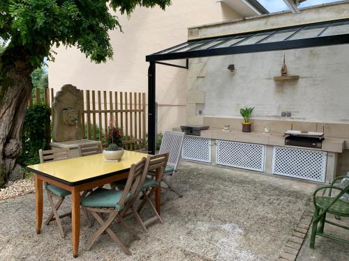 Bâtisse en pierre XVII siècle 115 M² avec terrasse