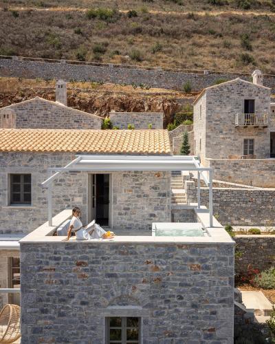 Trapela Luxury Suites - image 3