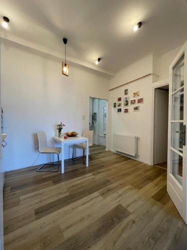 Neighbour of Gellért Spa by NW - image 13