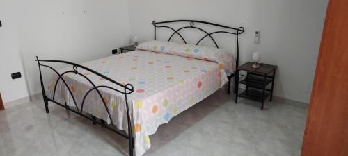 1 queen bed, 2 sofa beds
