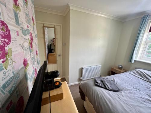 Double bed Parking Internet Coffee Garden Patio TV Quiet Close to main bus route B98 9NH