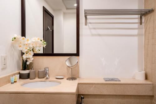 INA Homes-Tower 5 Perfect Burj Khalifa and Fountain Views - image 9
