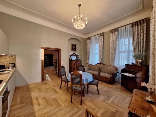 Stadtpalais Marché-Suite maximal 2 Personen und 1 Kleinkind (Stadtpalais Marche-Suite maximal 2 Personen und 1 Kleinkind) in 鮑岑市中心