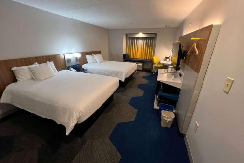 Microtel Inn & Suites by Wyndham Charlotte/Northlake in Charlotte, USA