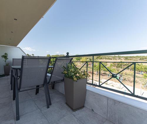 Mirtilo Apartment - Hellenic Apartments Avlona in Plaka Dilesi