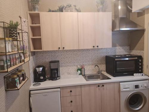 6 ΚΑΛΙΝΟΒΟΥ CENTER OF ATHENS ΠΕΔΙΟΝ ΑΡΕΩΣ Room Type - One-Bedroom Apartment