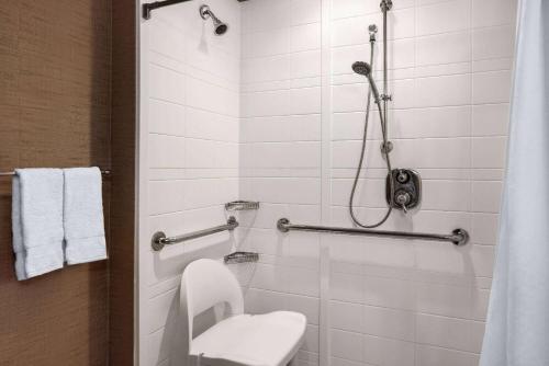 Cambria Hotel Cleveland Avon - image 11