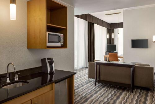 Cambria Hotel Cleveland Avon - image 3